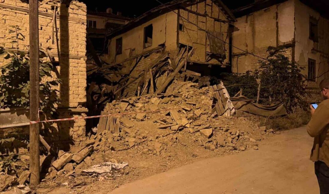 Balıkesir'in Sındırgı ilçesinde 6,1 büyüklüğünde bir deprem meydana geldi. Bu