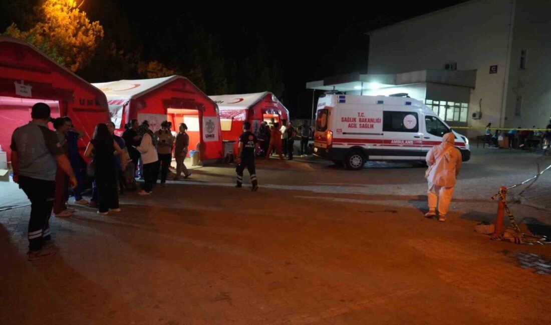 Balıkesir’in Sındırgı ilçesinde 6,1 büyüklüğündeki deprem sonrası Sındırgı Devlet Hastanesi'ndeki