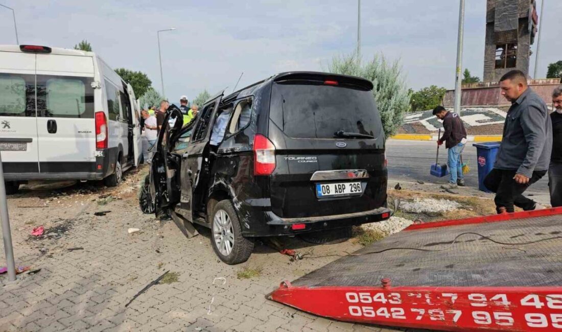 Balıkesir’in Sındırgı ilçesinde, A.D. tarafından kullanılan boş servis minibüsü, U.S.