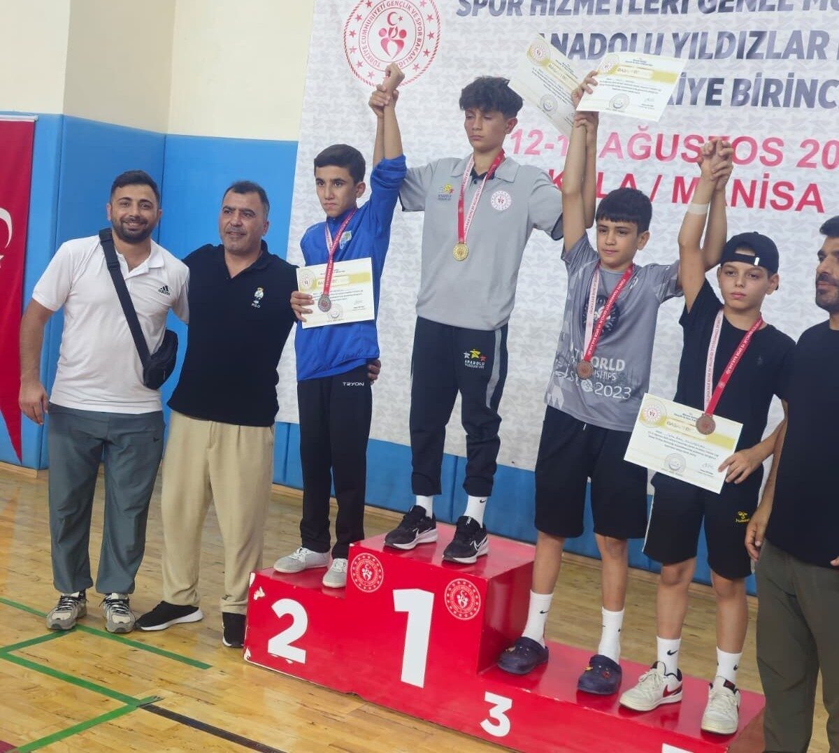 Anadolu Yıldızlar Ligi Türkiye Güreş Şampiyonası'nda Ahmet Enüştekin, 600 sporcunun