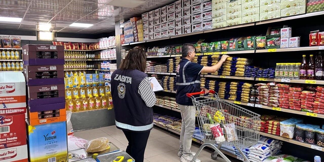 Şırnak'ta marketlerdeki fiyat ve ürün denetimleri arttırıldı. Şırnak Belediyesi Zabıta