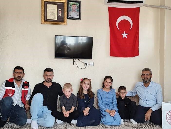 Kuzey Irak'ta şehit düşen güvenlik korucusu İlyas Bağater'in oğlu Furkan,