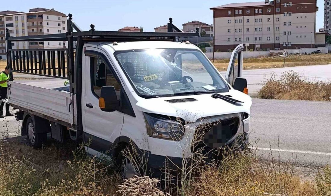 Sivas'ın Şarkışla ilçesinde bir kamyonet ile otomobilin çarpışması sonucu 6