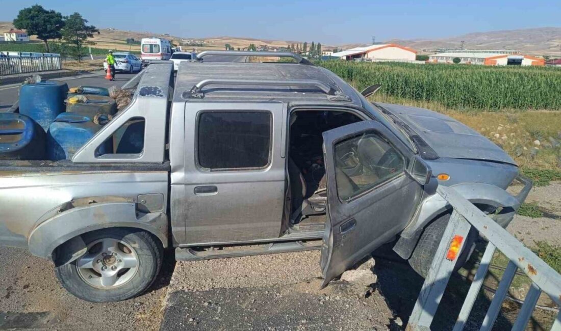 Sivas'ın Şarkışla ilçesinde meydana gelen iki ayrı trafik kazasında 4