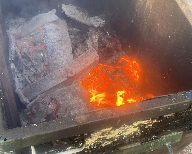 Bilecik'in Söğüt ilçesindeki çöp konteynerinin ateşe verilmesi sonucu kullanılmaz hale