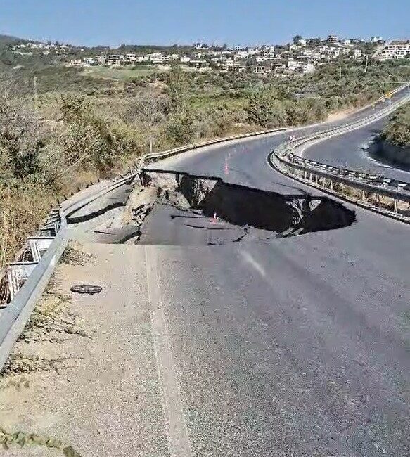Söke-Kuşadası yolu üzerindeki Yaylaköy mevkiinde yapılan kazı çalışması sonucunda yol