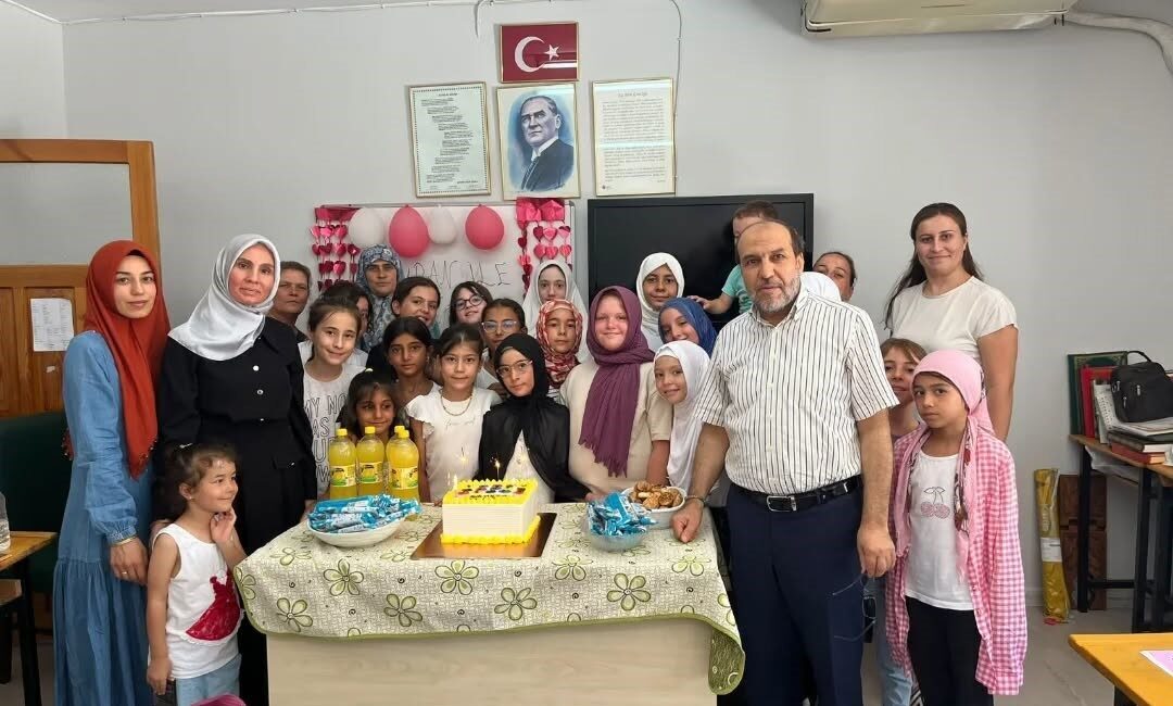 Söke ilçesinde Kur'an kursunu tamamlayan öğrencilere belge takdim töreni gerçekleştirildi.