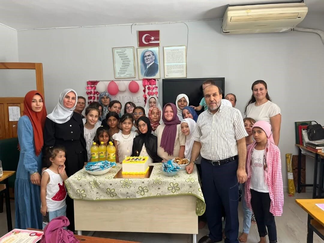Söke ilçesinde Kur'an kursunu tamamlayan öğrencilere belge takdim töreni gerçekleştirildi.