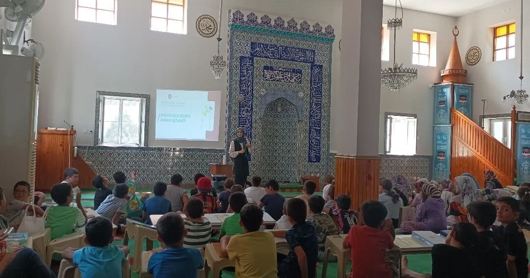 Söke İlçe Müftülüğü, yaz Kur'an kurslarına katılan öğrencilere kişisel gelişim