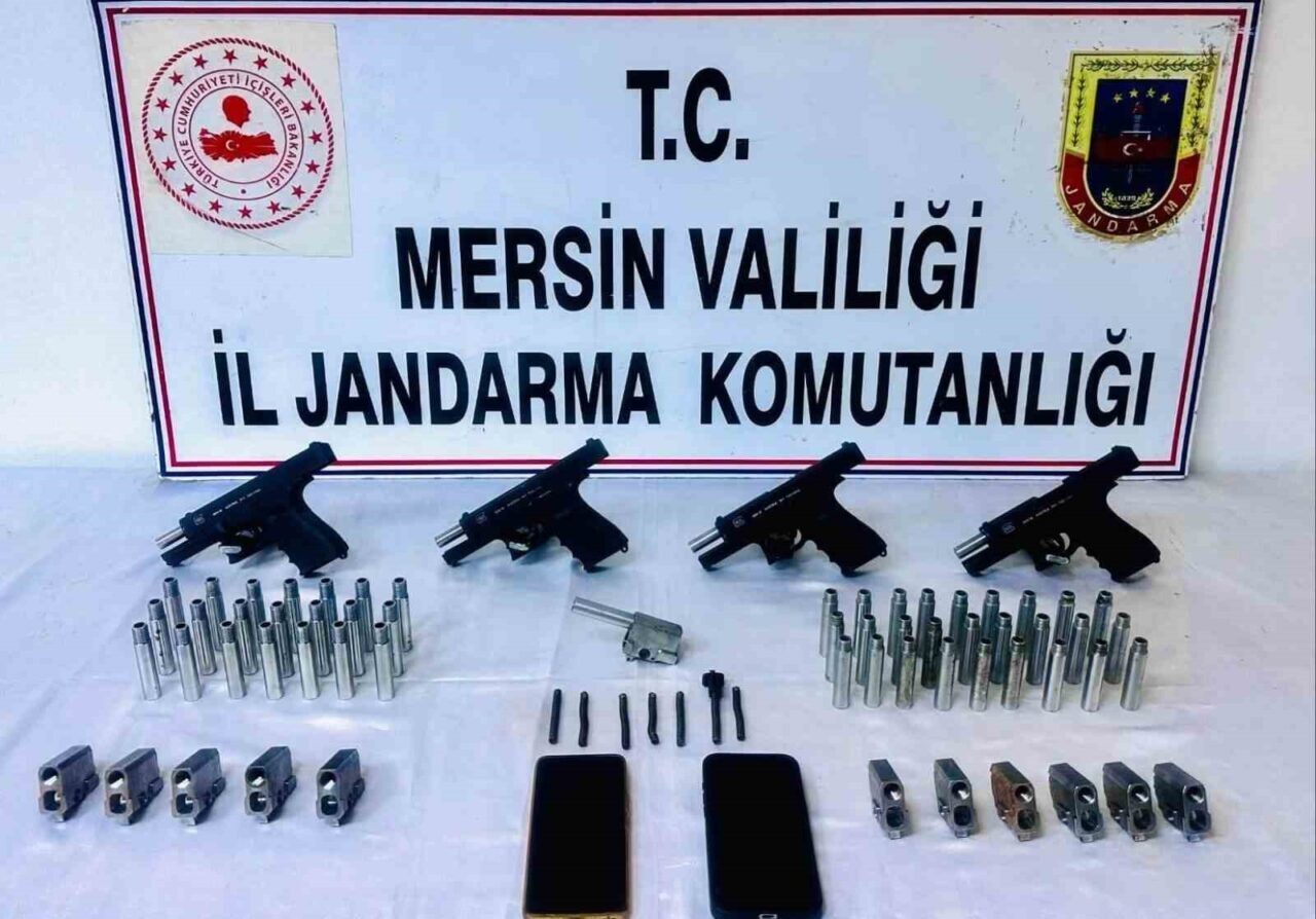 Mersin İl Jandarma Komutanlığı, silah ve mühimmat kaçakçılığı yapan bir