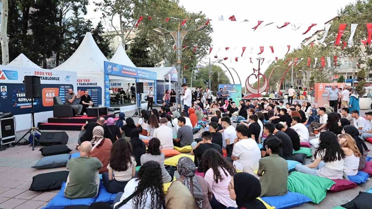 Sultangazi Belediyesi, gençlere yönelik düzenlediği Future Talks Tercih Günleri ile