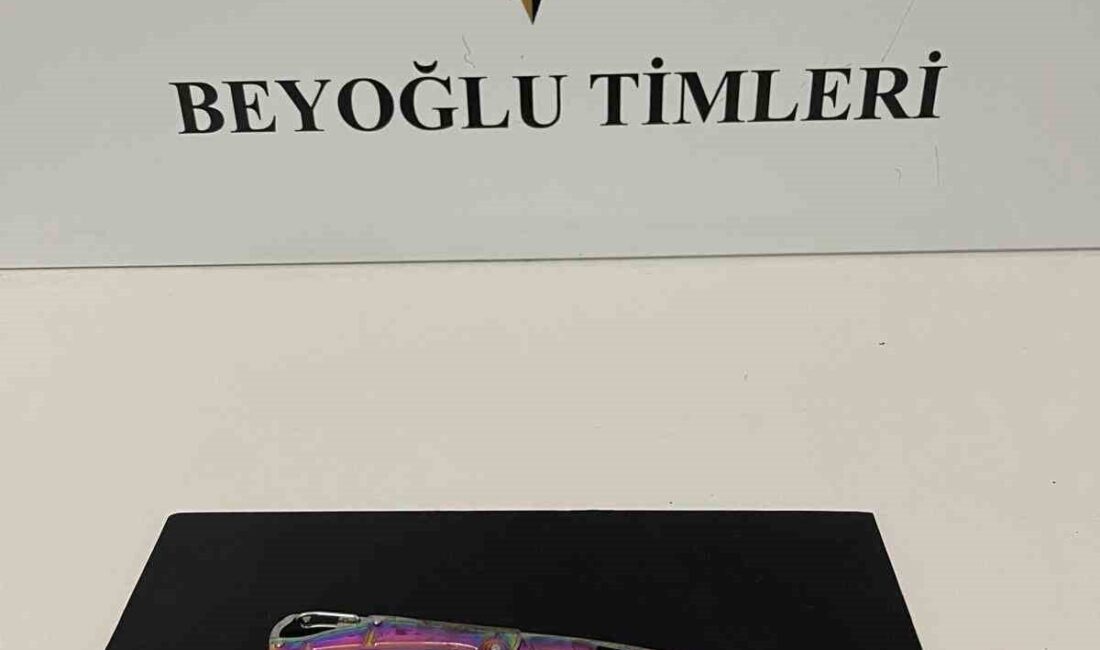 İstanbul Taksim'de kıskançlık nedeniyle H.Ç. isimli kadın, sevgilisi Ö.B.'yi rahatsız