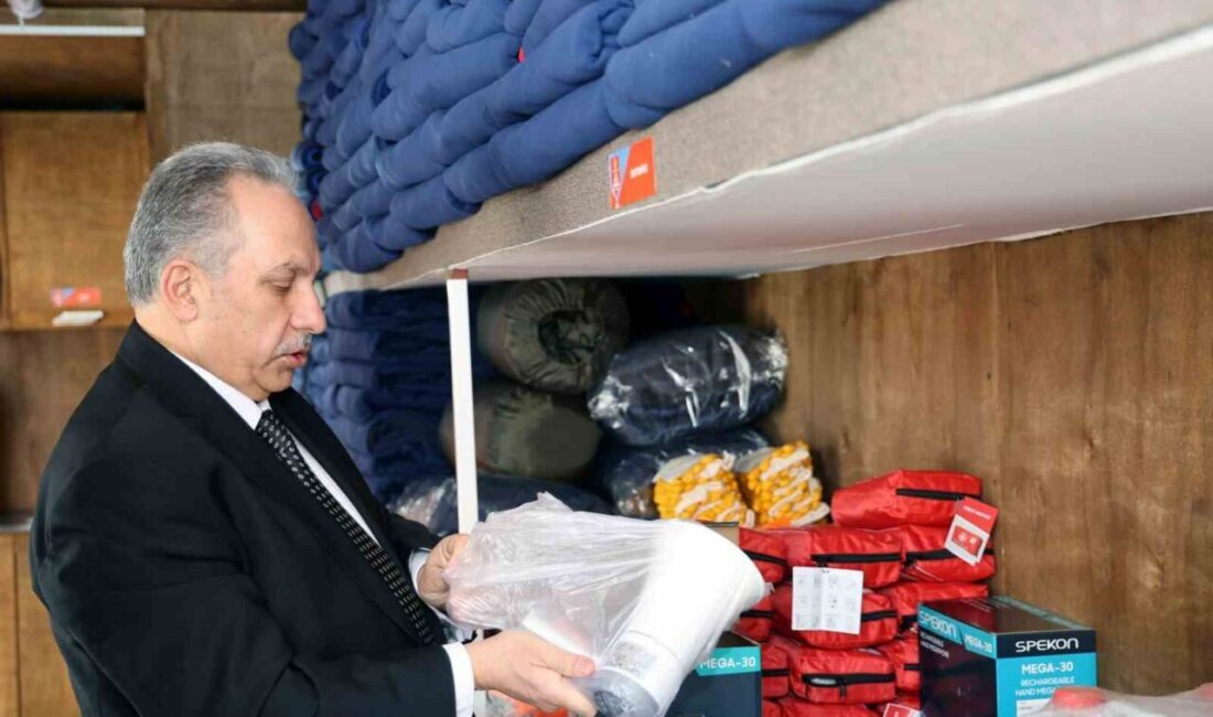 Balıkesir Sındırgı'daki 6,1 büyüklüğündeki depremin ardından hazırlıklarını sürdüren Talas Belediyesi,