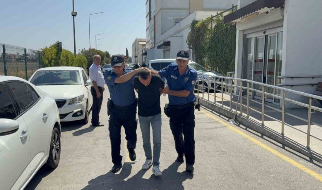 Adana'da, Adana Su ve Kanalizasyon İdaresi (ASKİ) şantiyesinde çalışan amir