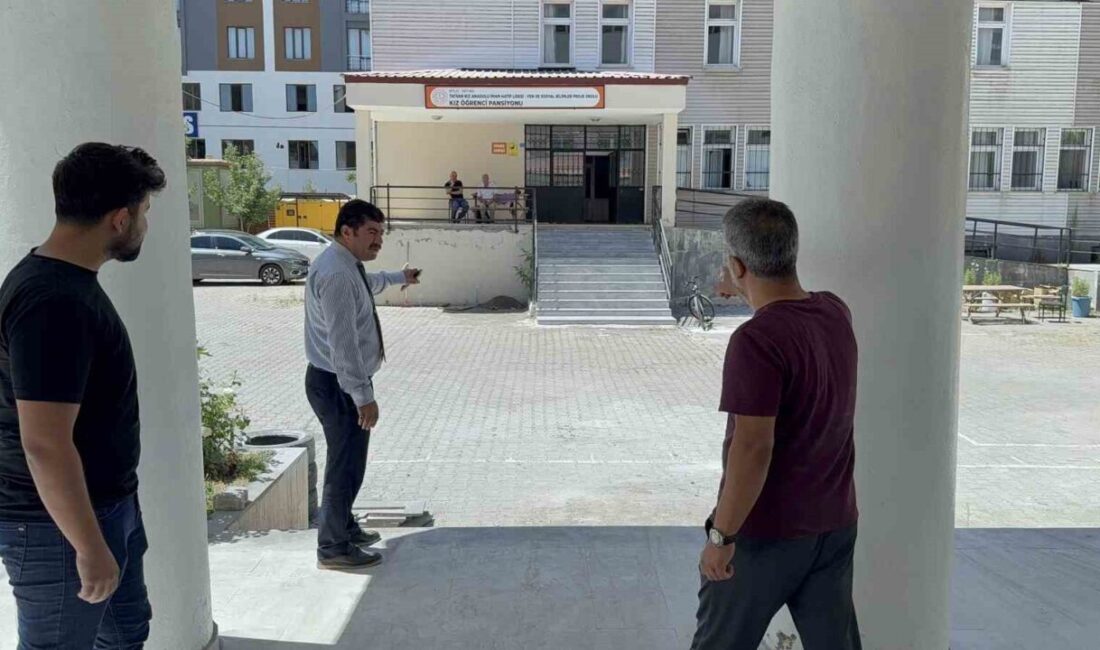 Bitlis’in Tatvan ilçesinde, 2025-2026 eğitim-öğretim yılı öncesi 12 okulda bakım
