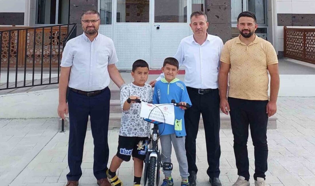 Kütahya'da trafik kazasında bisikleti zarar gören Kur'an kursu öğrencisi Emir