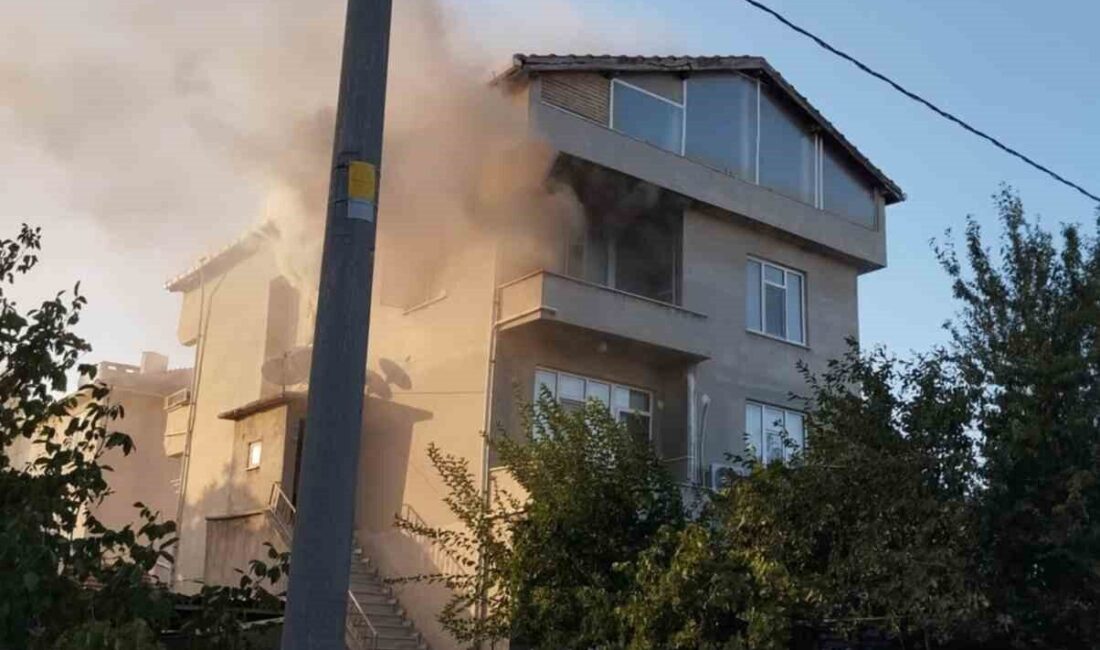 Tekirdağ’ın Muratlı ilçesinde bir apartmanın 3. katında çıkan yangın, itfaiye