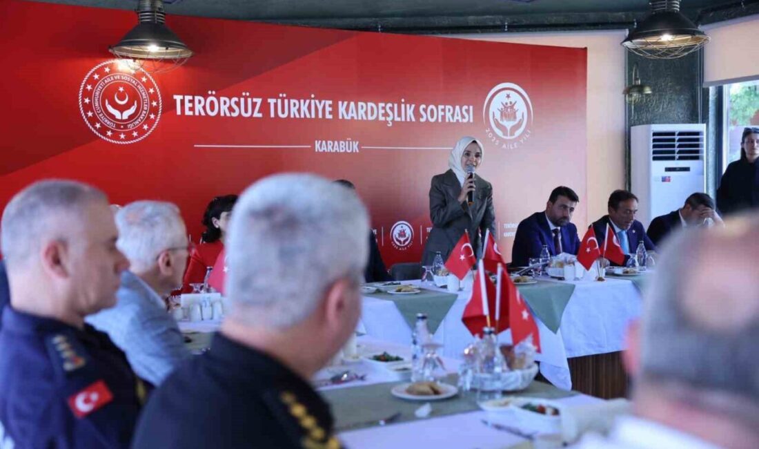 Aile ve Sosyal Hizmetler Bakanı Mahinur Özdemir Göktaş, şehit aileleriyle