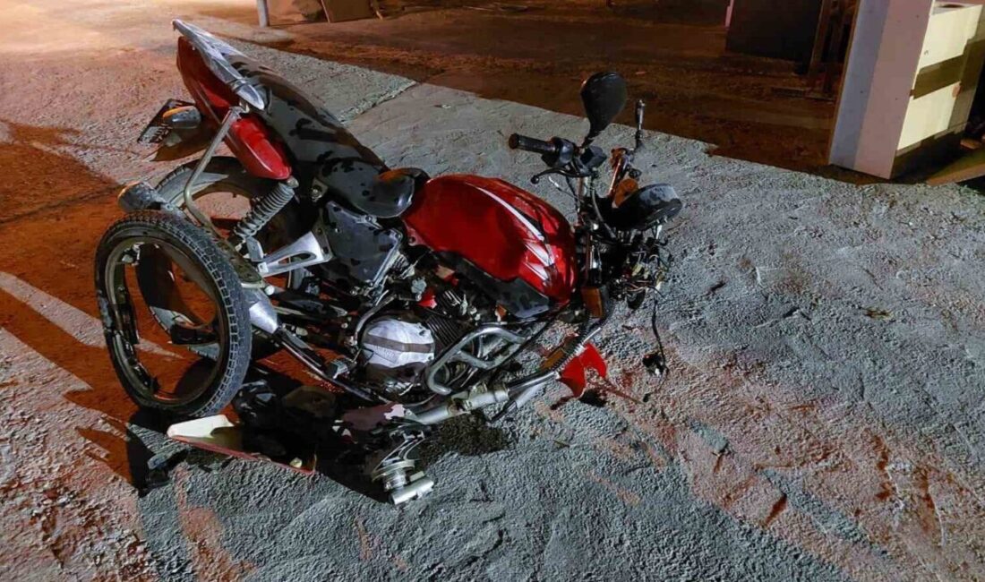 İzmir'in Dikili ilçesinde Yusuf E. yönetimindeki ters şeritte giden otomobil,