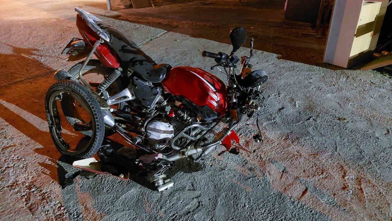 İzmir'in Dikili ilçesinde Yusuf E. yönetimindeki ters şeritte giden otomobil,
