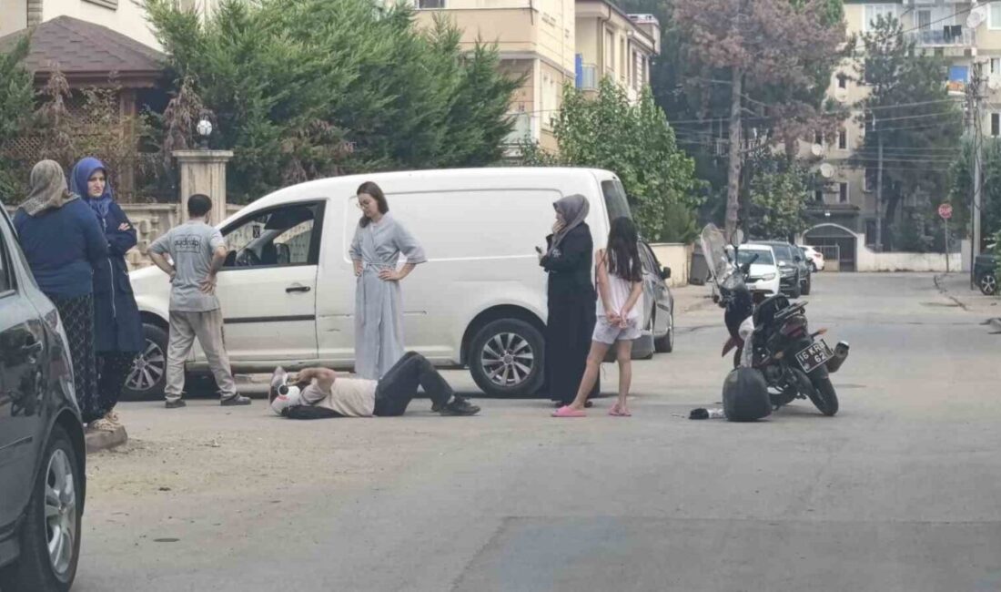 Bursa'nın İnegöl ilçesinde, kontrolsüz kavşakta hafif ticari araç ile motosiklet