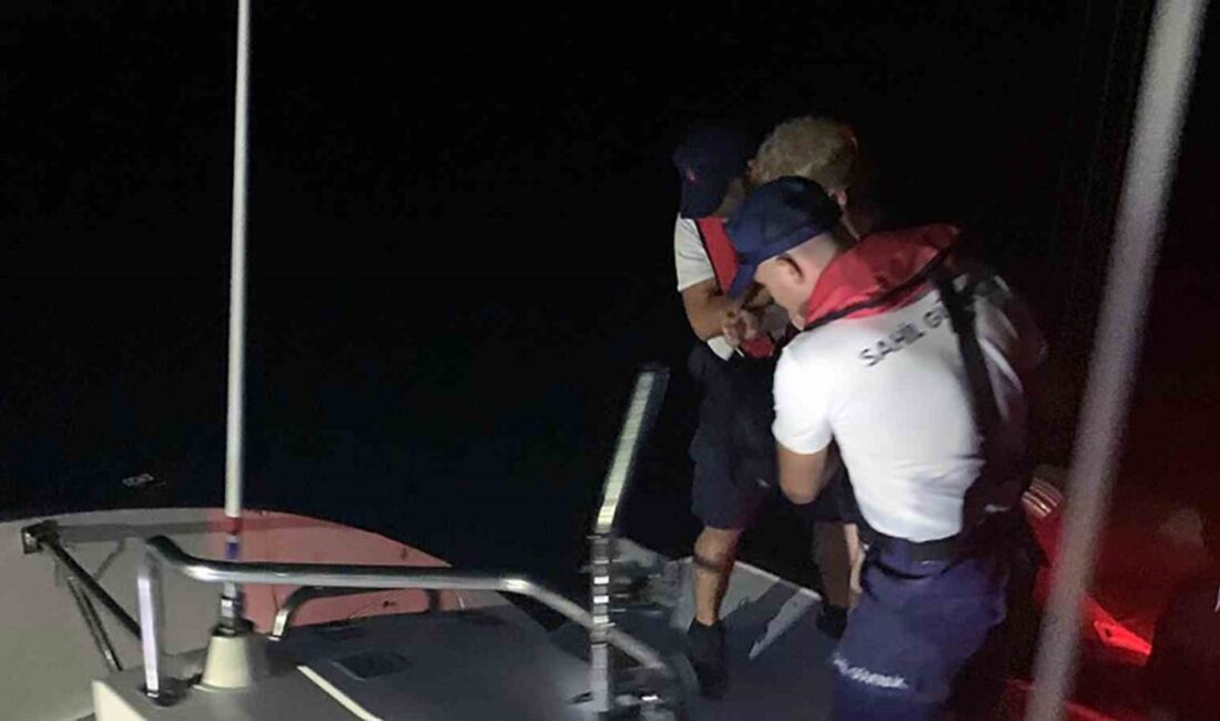 Muğla'nın Marmaris ilçesi açıklarında yaralanan bir kişi, Sahil Güvenlik ekiplerinin