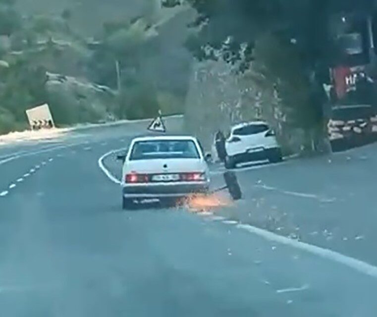 Elazığ'da Maden ilçesinde seyir halindeki Tofaş Şahin marka araç, tekeri