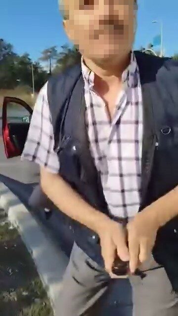 İstanbul Arnavutköy'de bir sürücü, sağ şeritten sola dönüş yapan bir