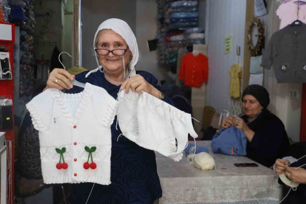 Sivas'ta Süleyha Ekici'nin açtığı tuhafiye dükkanı, el işi atölyesine dönüştü.
