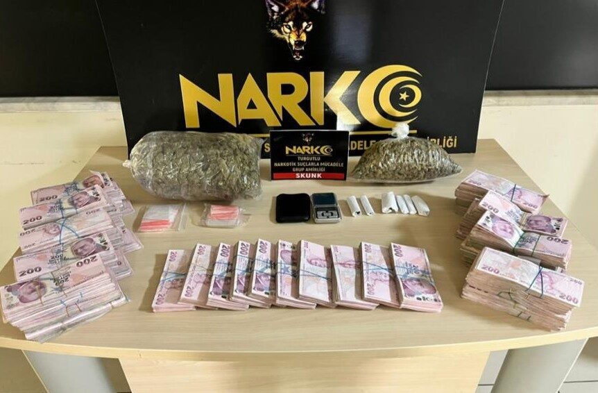 Turgutlu'da Emniyet Müdürlüğü'nce yapılan uyuşturucu operasyonları sonucunda 35 kişi gözaltına