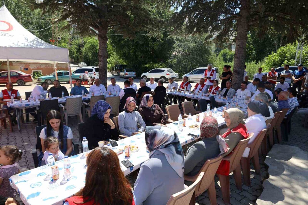 Yahyalı'da Türk Kızılay Gönüllü Merkezi, düzenlenen bir törenle hizmete açıldı.