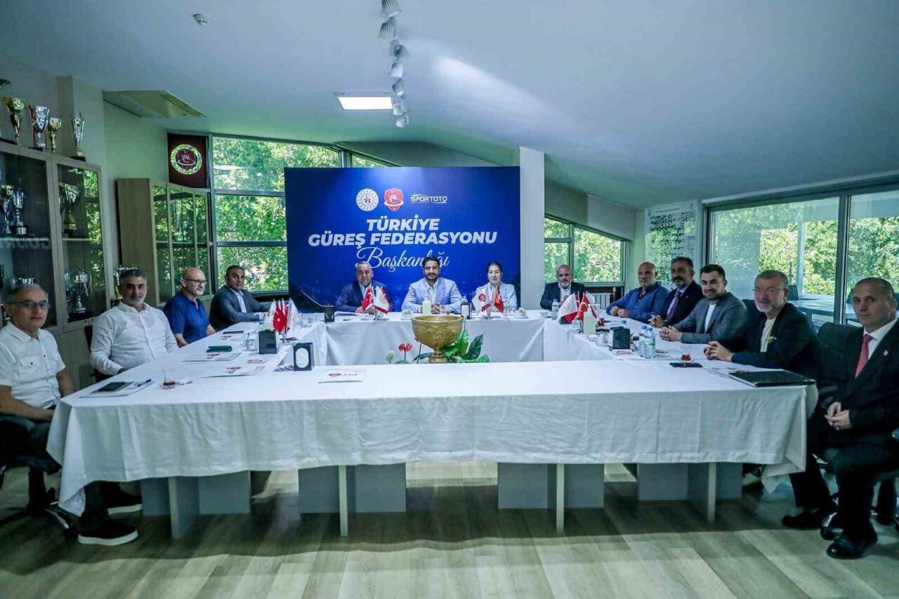 Türkiye Güreş Federasyonu, Taha Akgül başkanlığında yönetim kurulu üyeleriyle toplantı