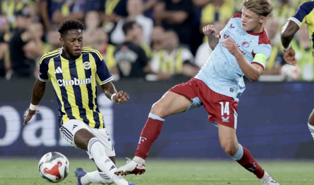 Fenerbahçe, UEFA Şampiyonlar Ligi 3. Eleme Turu'nda Feyenoord ile oynadığı