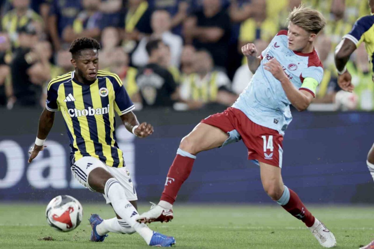 Fenerbahçe, UEFA Şampiyonlar Ligi 3. Eleme Turu'nda Feyenoord ile oynadığı