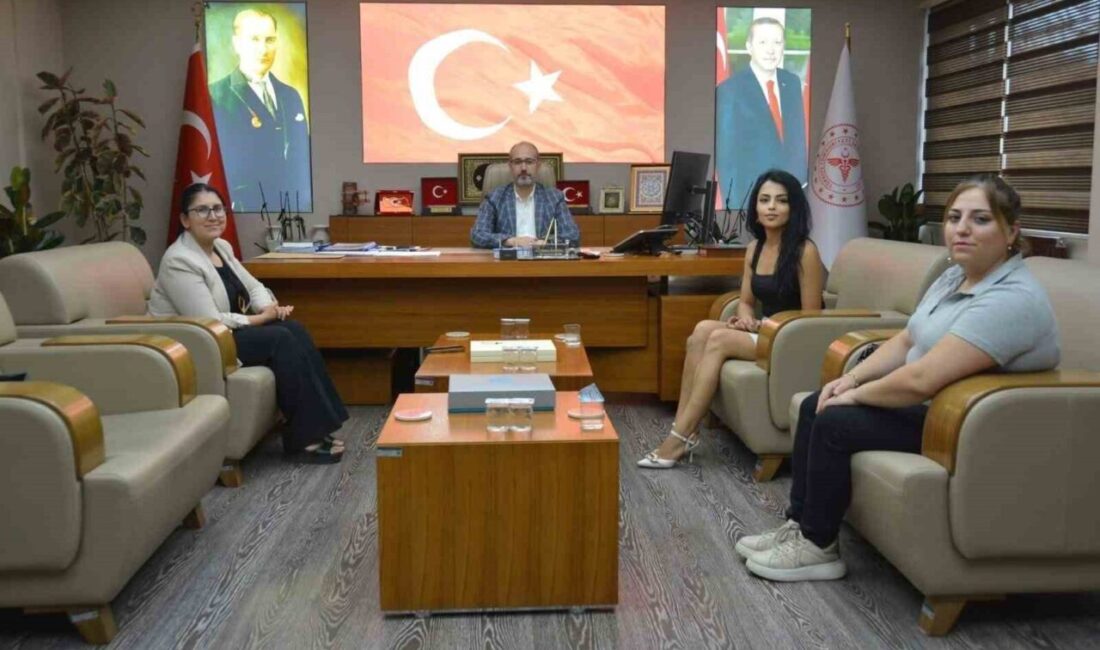 Ulusal Otizm Konfederasyonu Başkanı Fatma Kilci Kavas ve ekibi, Afyonkarahisar'da