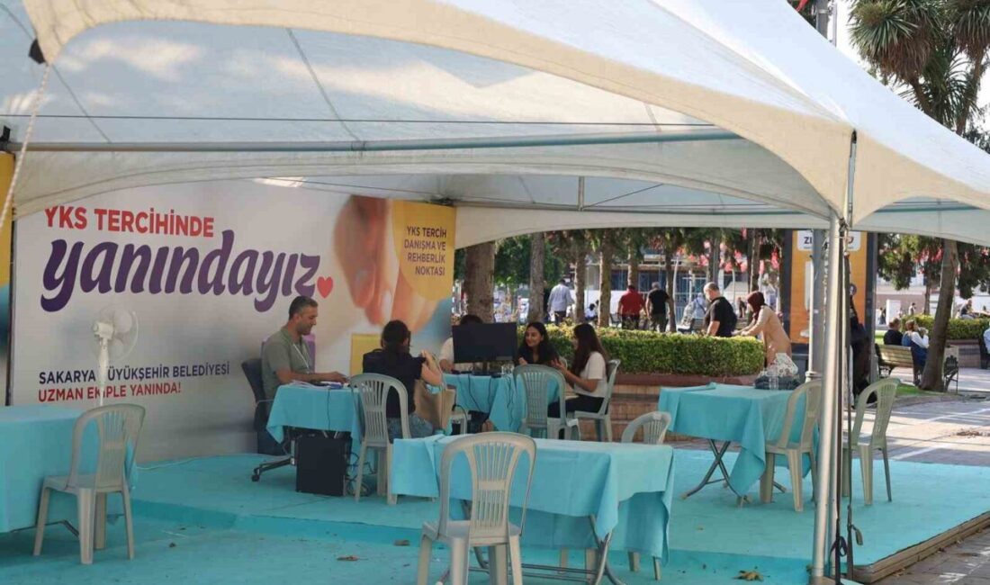 Sakarya Büyükşehir Belediyesi, YKS tercihinde bulunan gençlere yüzlerce öğrenciye ücretsiz