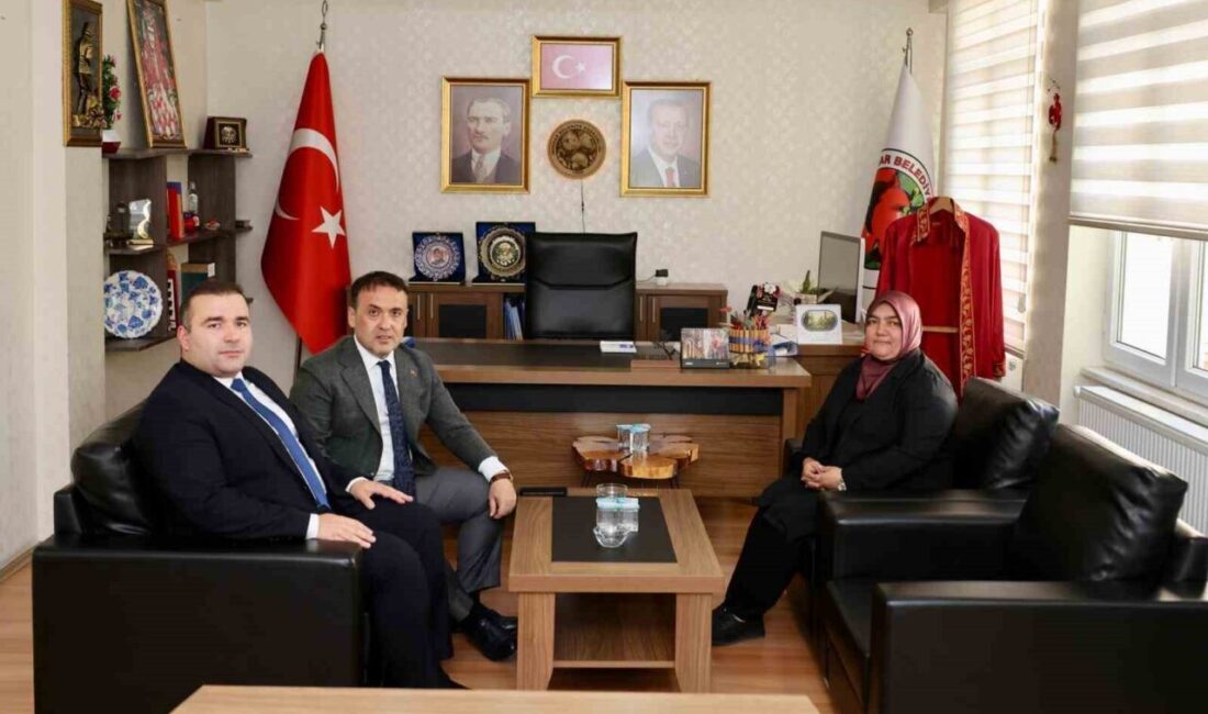 Bilecik Valisi Faik Oktay Sözer, İnhisar ilçesini ziyaret ederek Kaymakam