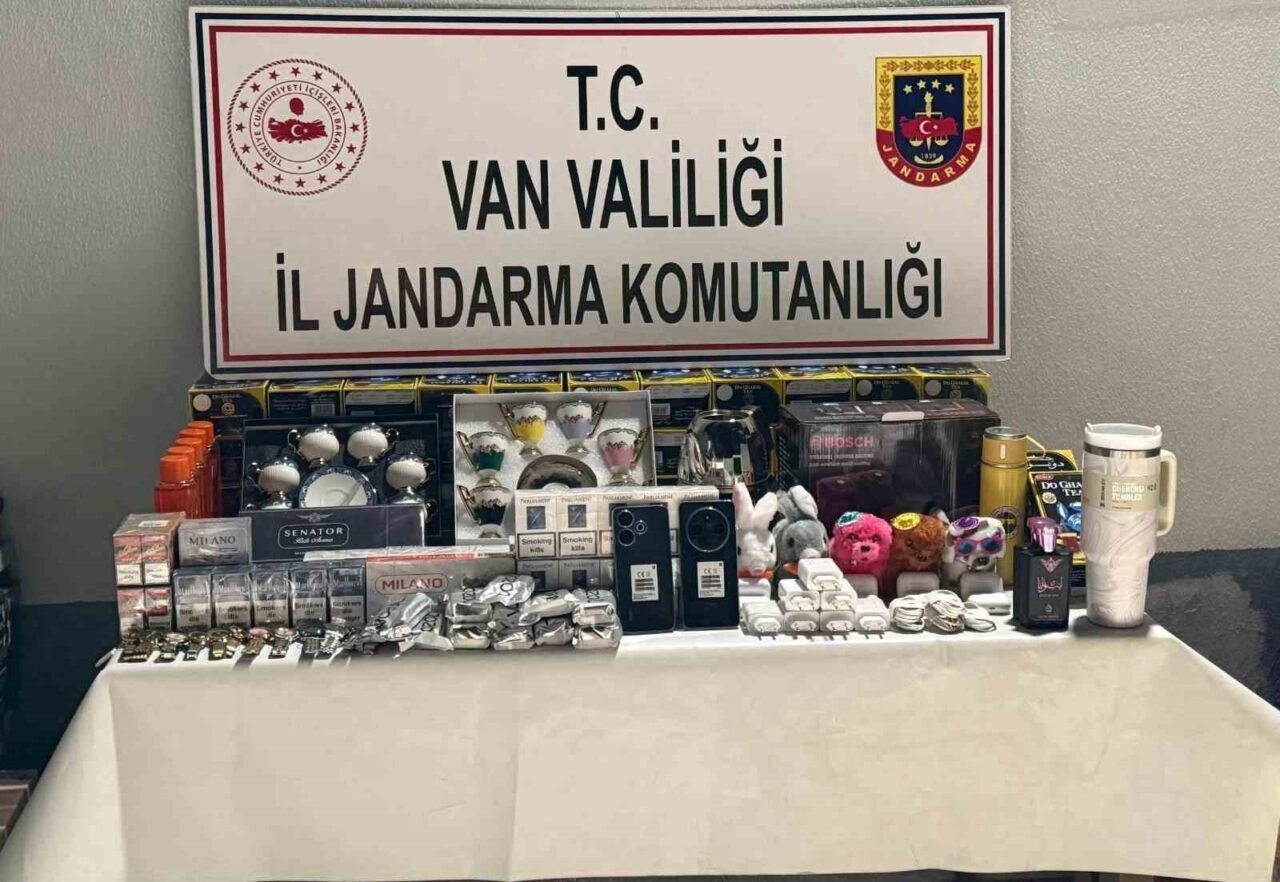 Van'da jandarma, gümrük kaçağı malzemelere yönelik operasyonda 36 olayda 43
