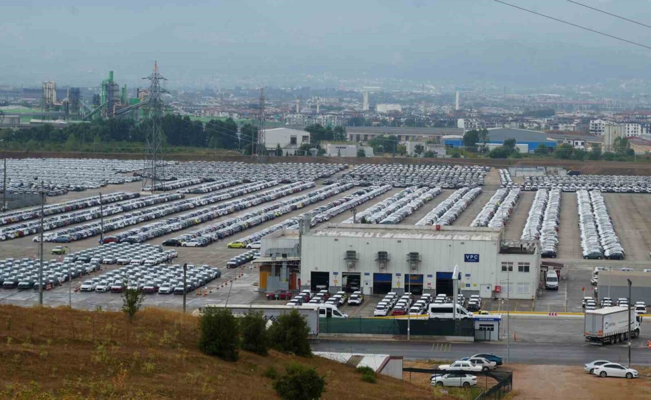 Kocaeli'deki Hyundai fabrikasının, dolu yağışından korumak için ses bombası kullanması