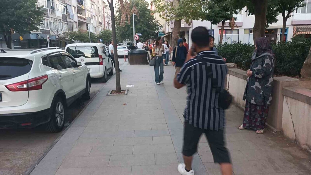 Yalova Valisi Hülya Kaya, Balıkesir'de meydana gelen 6.1 büyüklüğündeki depremin