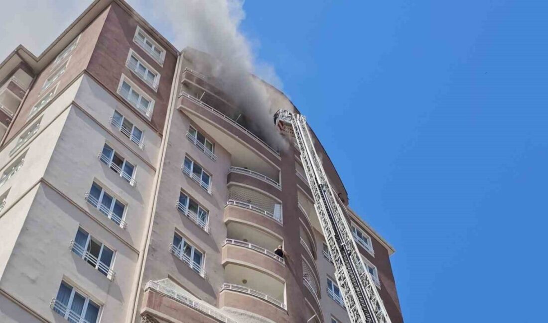 Kayseri'nin Talas ilçesinde 14 katlı bir binanın 13. katında çıkan