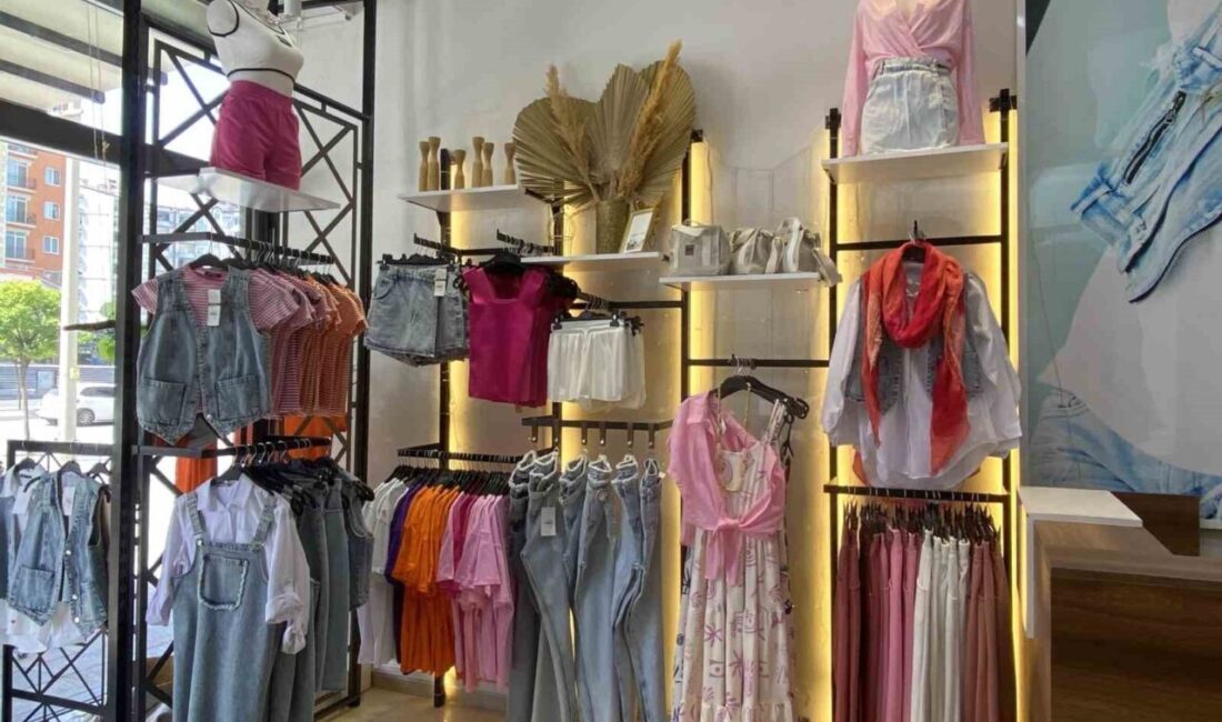 Adana'da sıcaklıklar 40 derecenin üzerine çıkarken, kadınlar pamuklu ve hafif