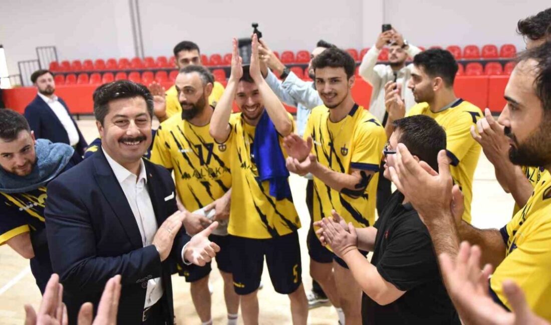 Yenişehir Belediyesi, Yenişehir Belediyespor'un yeni sezon kararlarını değerlendirdi. Belediye, kulübün