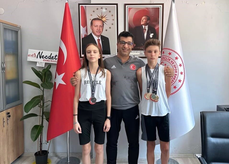 Kütahya Gediz'den sporcular, Konya'daki Naili Moran Atletizm Yaş Grubu Türkiye
