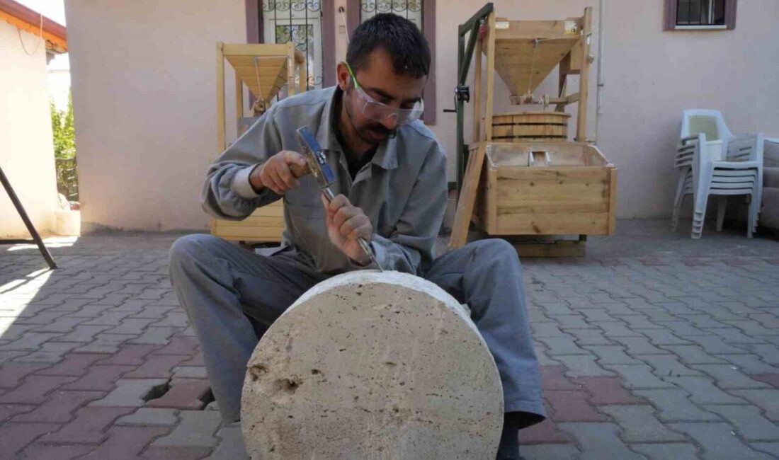 Kırıkkale'de 29 yaşındaki oyma sanatçısı Kemal Cesur, granit taşlardan modern