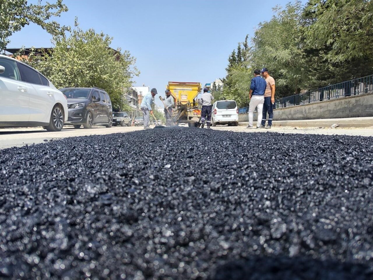 Adıyaman'ın Siteler Mahallesi'nde, altyapı çalışmaları sırasında zarar gören Kavi Caddesi