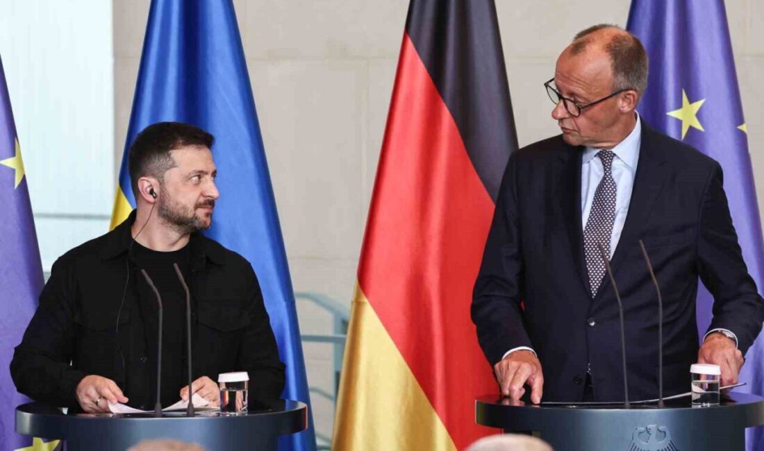 Ukrayna Devlet Başkanı Vladimir Zelenskiy, ABD Başkanı Donald Trump ile