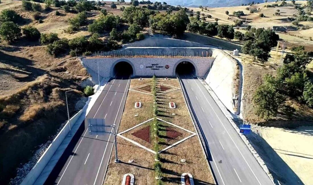 Ulaştırma ve Altyapı Bakanı Abdulkadir Uraloğlu, 15 Temmuz şehidi Ahmet