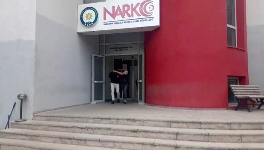 Adana'da, uyuşturucu ticareti ve kullanımı nedeniyle hapis cezası bulunan 23