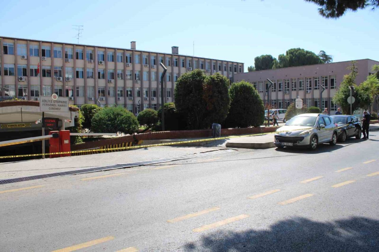 Aydın'ın Efeler ilçesindeki adliye otoparkında unutulan bir valiz, paniğe neden